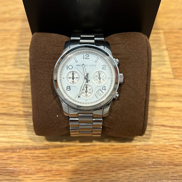 Men’s Silver Watch with Extender Links - Picture 1 of 4